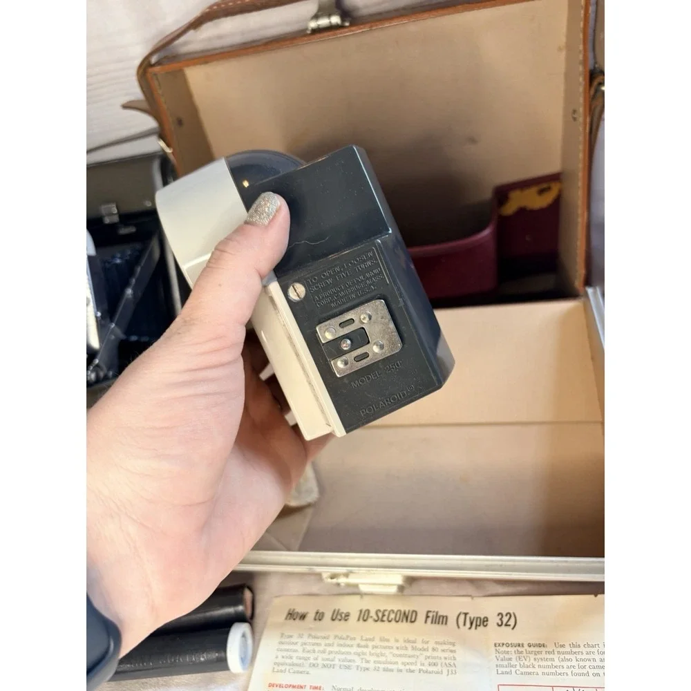 Polaroid Land‎ Camera Model 80A w Case Wink Light Flash Vintage Kit